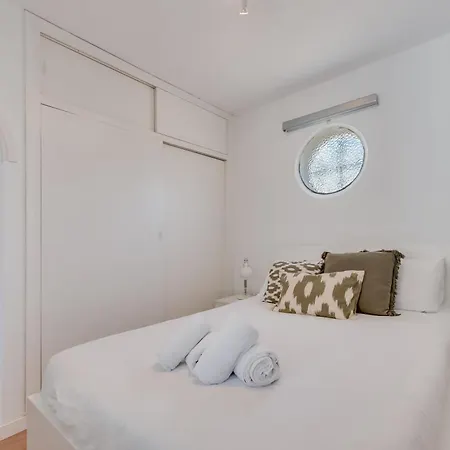 Cozy Renovated 3 Bdrm Beachside House W Bbq Marbella