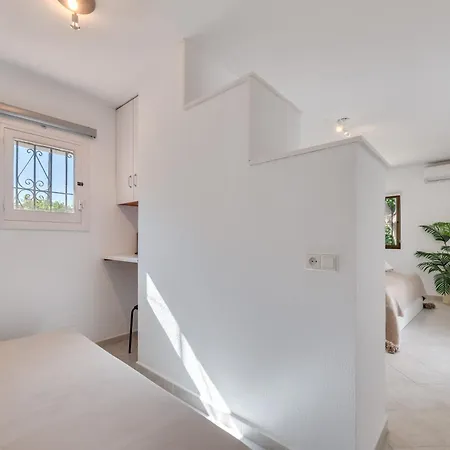 Cozy Renovated 3 Bdrm Beachside House W Bbq Marbella