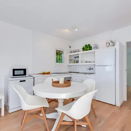 Cozy Renovated 3 Bdrm Beachside House W Bbq Apartment