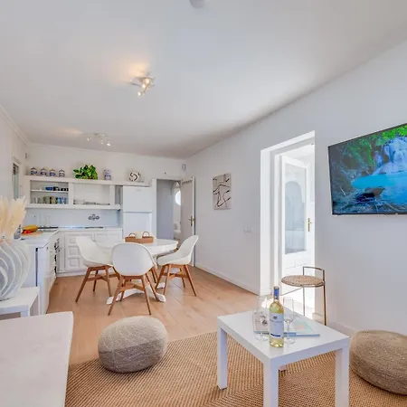 Cozy Renovated 3 Bdrm Beachside House W Bbq Marbella