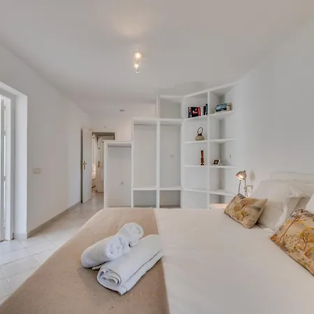 Cozy Renovated 3 Bdrm Beachside House W Bbq