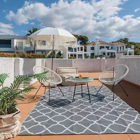 Cozy Renovated 3 Bdrm Beachside House W Bbq Apartment *