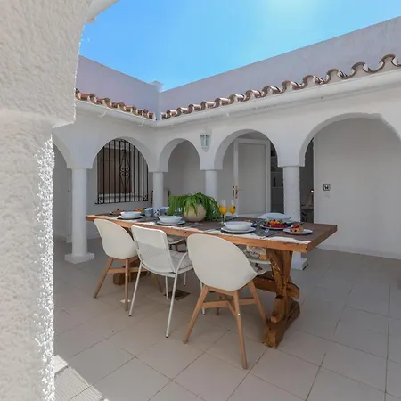 Apartment Cozy Renovated 3 Bdrm Beachside House W Bbq Marbella