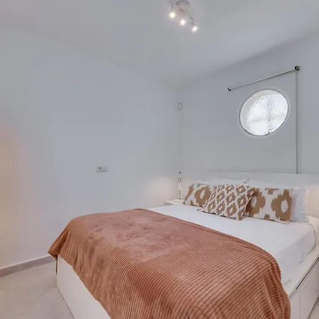 Cozy Renovated 3 Bdrm Beachside House W Bbq *