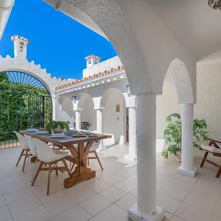 Cozy Renovated 3 Bdrm Beachside House W Bbq Apartment *