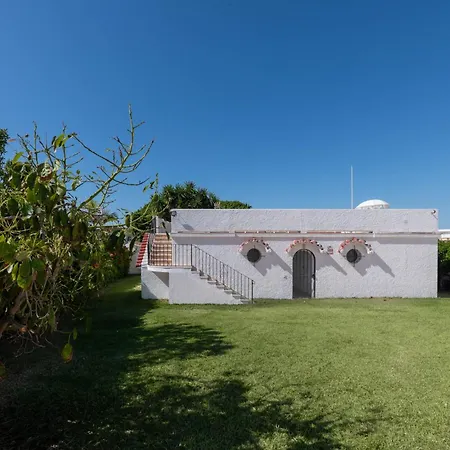 Cozy Renovated 3 Bdrm Beachside House W Bbq Apartment