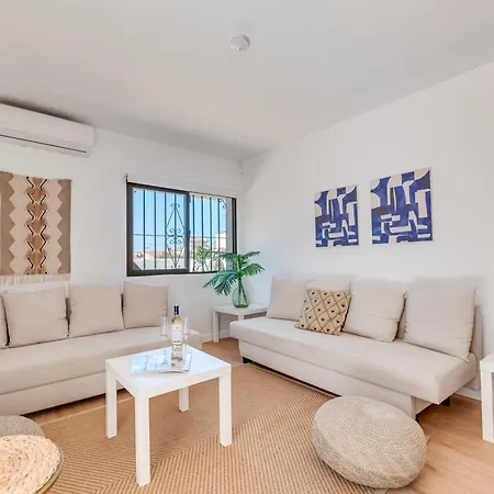 Cozy Renovated 3 Bdrm Beachside House W Bbq Marbella