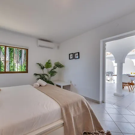 Apartment Cozy Renovated 3 Bdrm Beachside House W Bbq Marbella