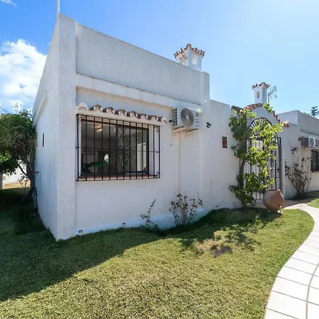 Cozy Renovated 3 Bdrm Beachside House W Bbq Marbella